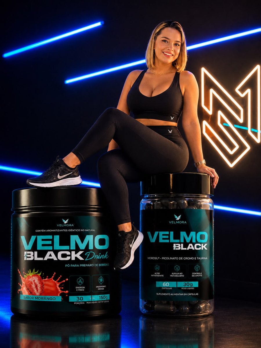 Monike Lopez com o VELMO Black Drink e as cápsulas